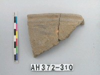 藏品(灰色粗砂陶口緣)的圖片